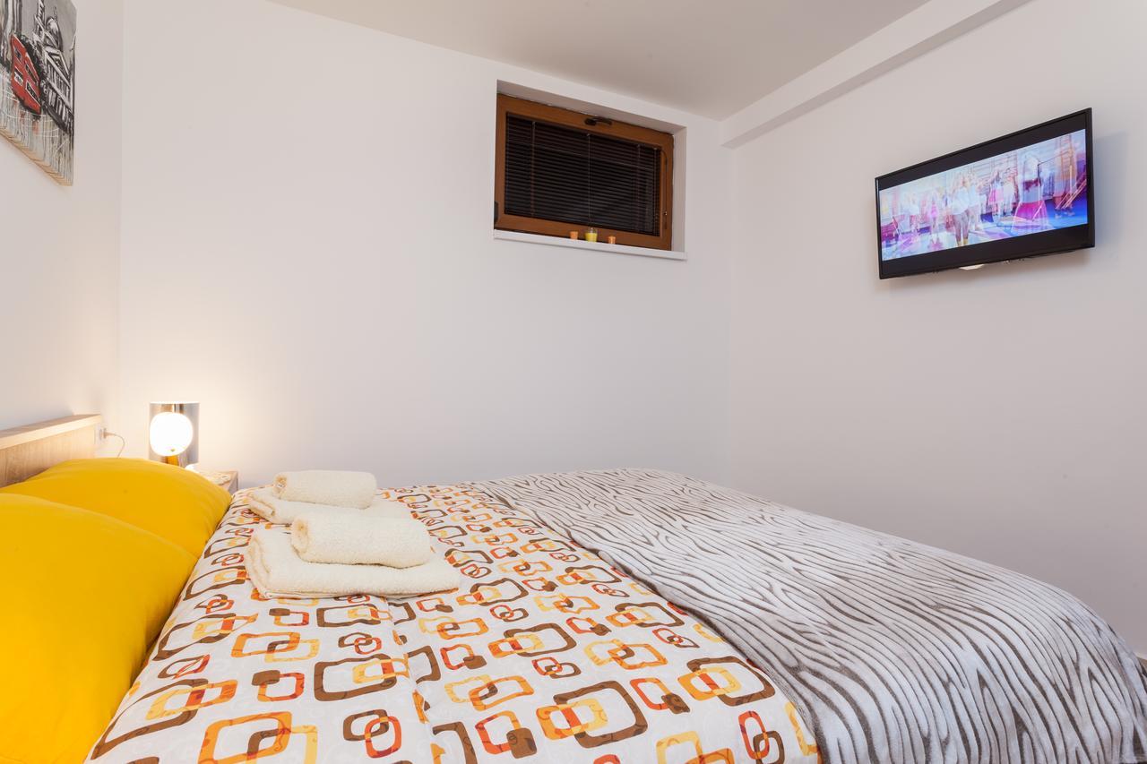 Astra Apartment ซลาตีบอร์ ภายนอก รูปภาพ